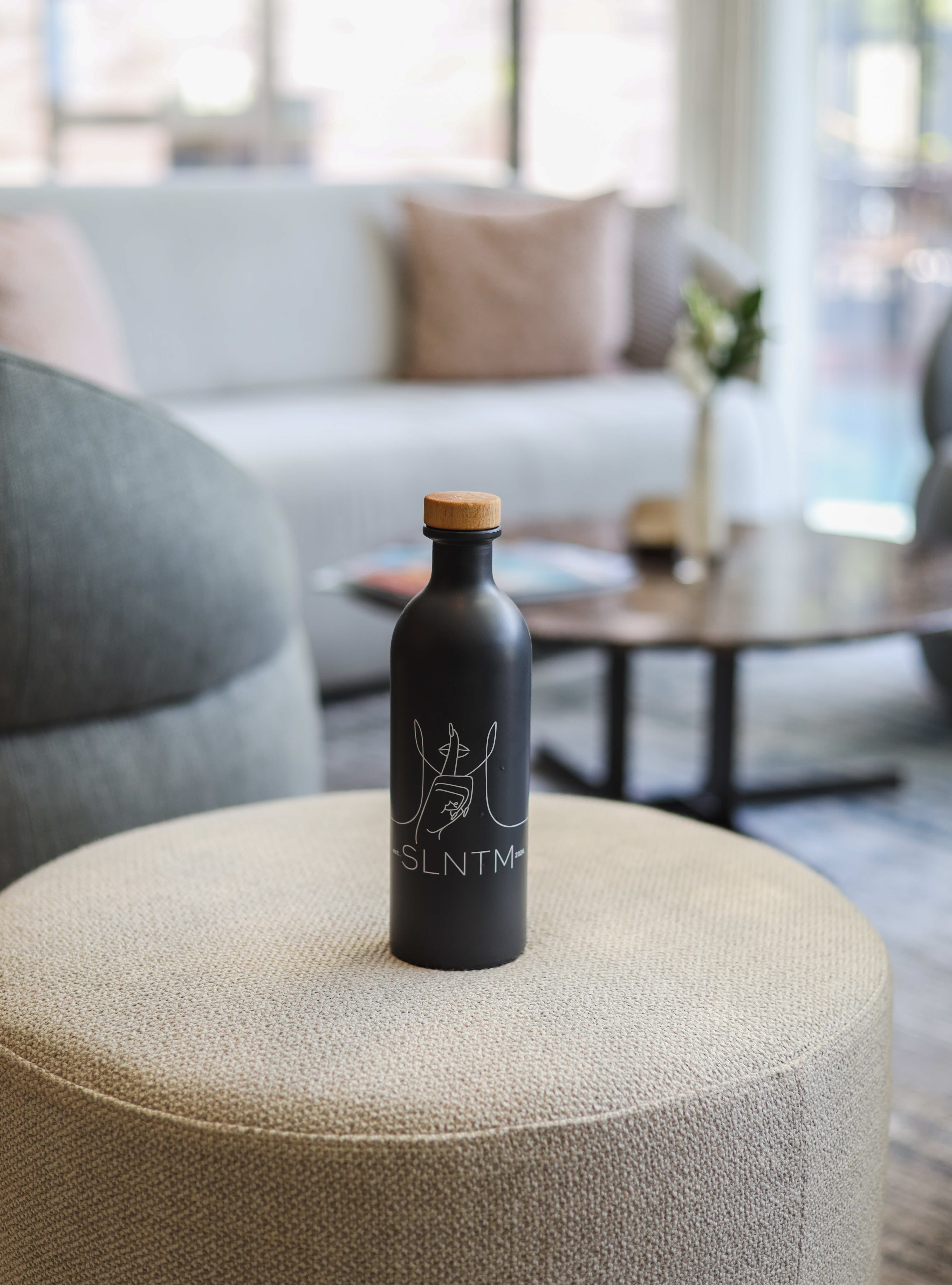 SLNTM London Dry Gin bottle detail